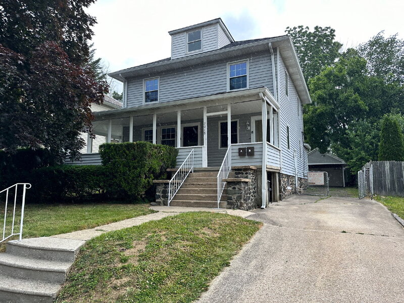 Gwynn Oak House: 2018 Englewood Road