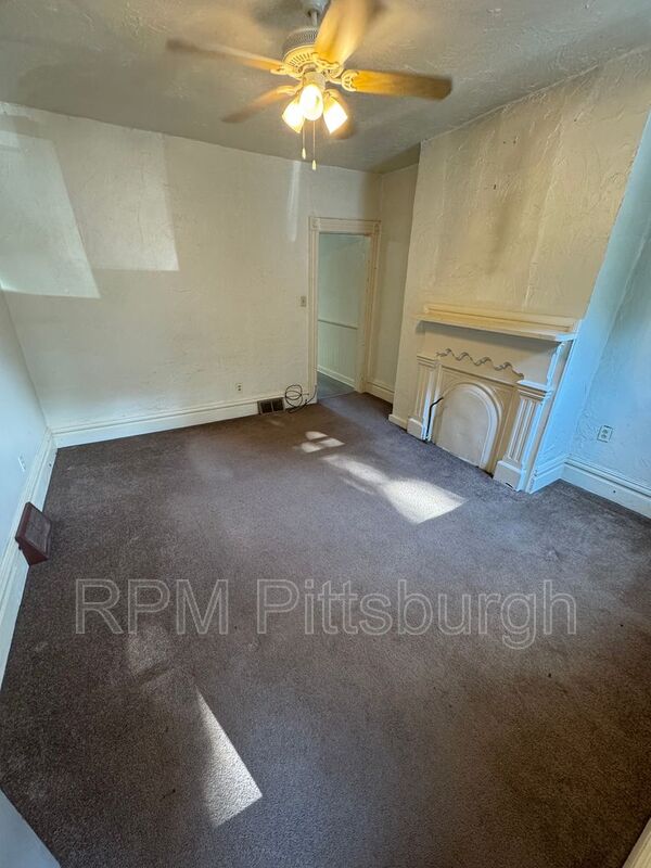 Pittsburgh House: 120 Earl St