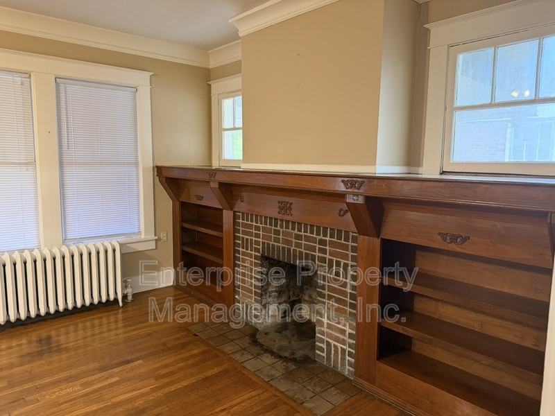 Photo 3 of 2380 Parkway Pl 3