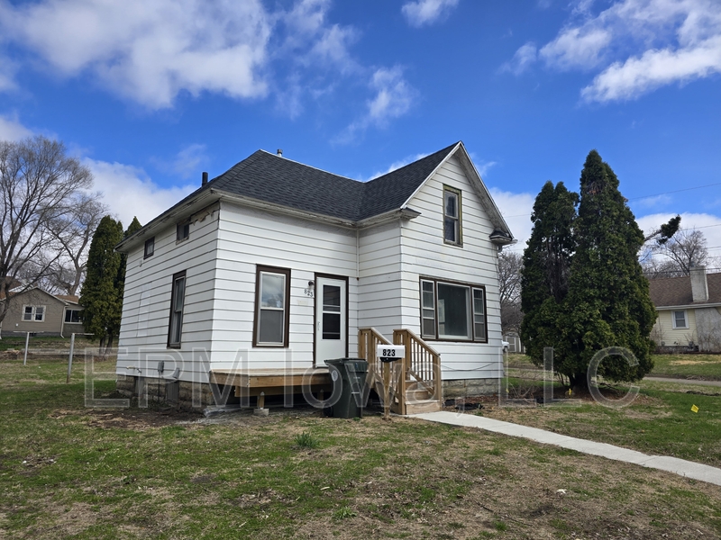 Waterloo House: 823 Glenwood Street