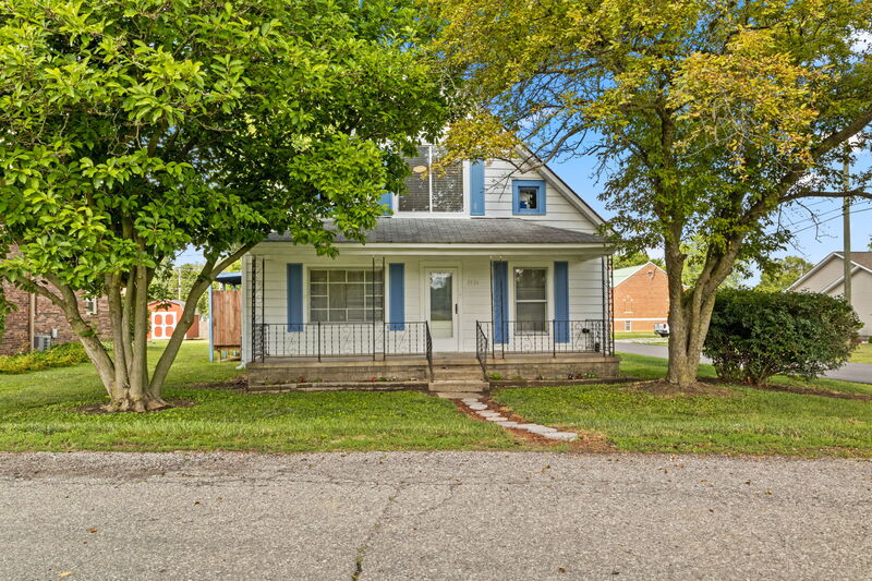 Bargersville House: 3934 West Road 100 North