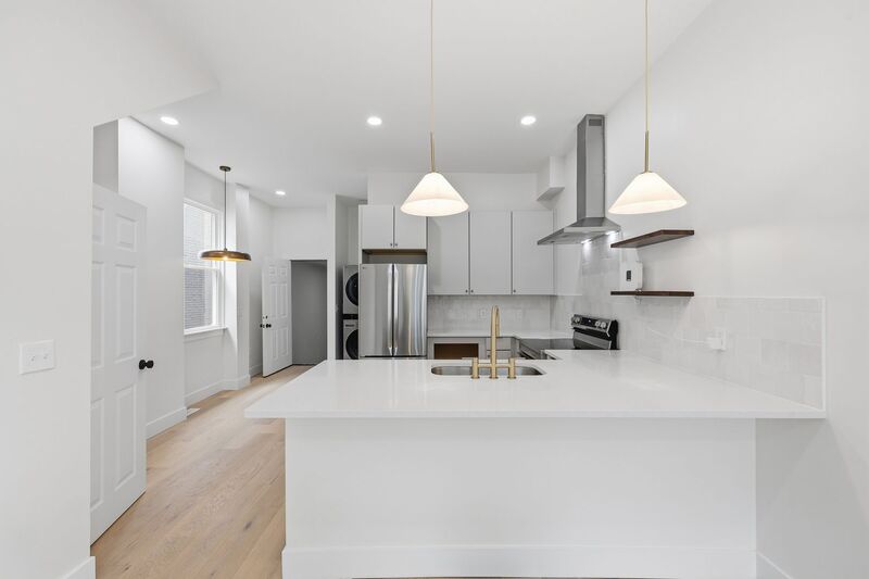 Columbus House: 830 Oak Street