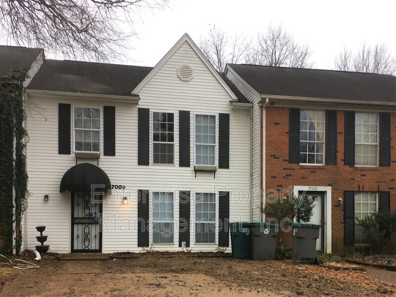 Memphis Townhome: 7009 Crestridge Rd
