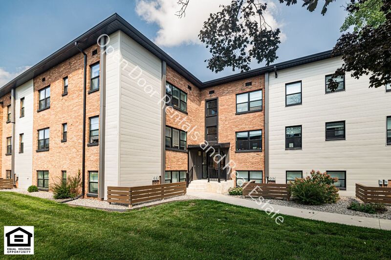 Fort Wayne House: 1823 Griswold Drive B23