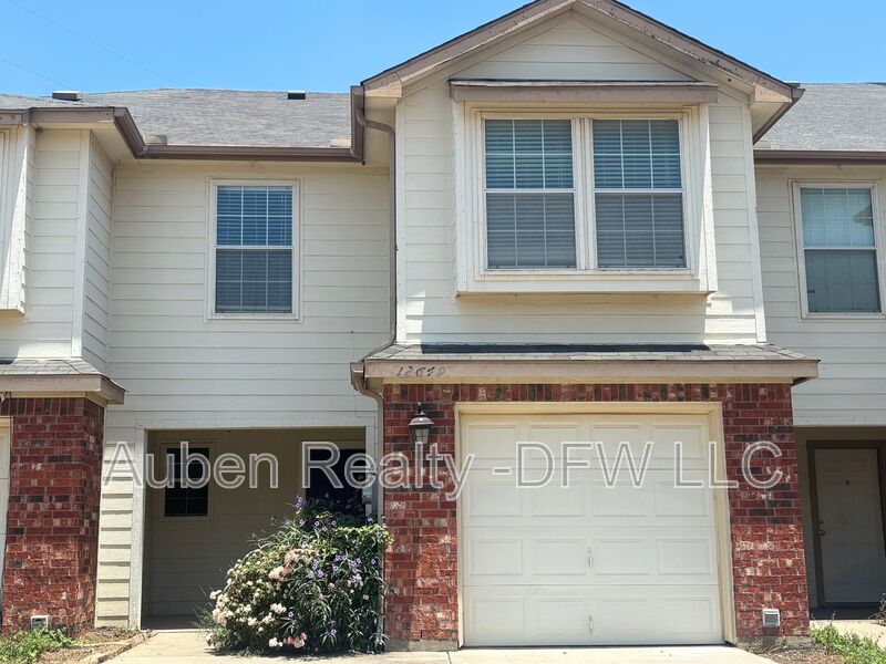 Fort Worth House: 12649 Bay Avenue