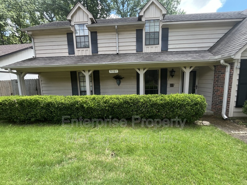 Photo 3 of 9161 Gainsborough Dr