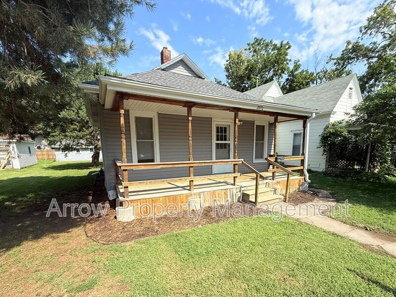 Lincoln House: 2970 Starr