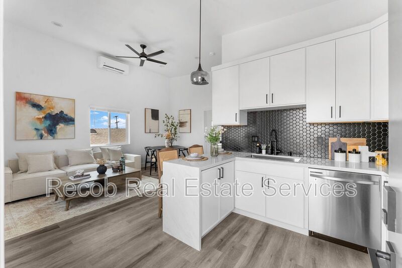 San Diego House: 2722 Nye St