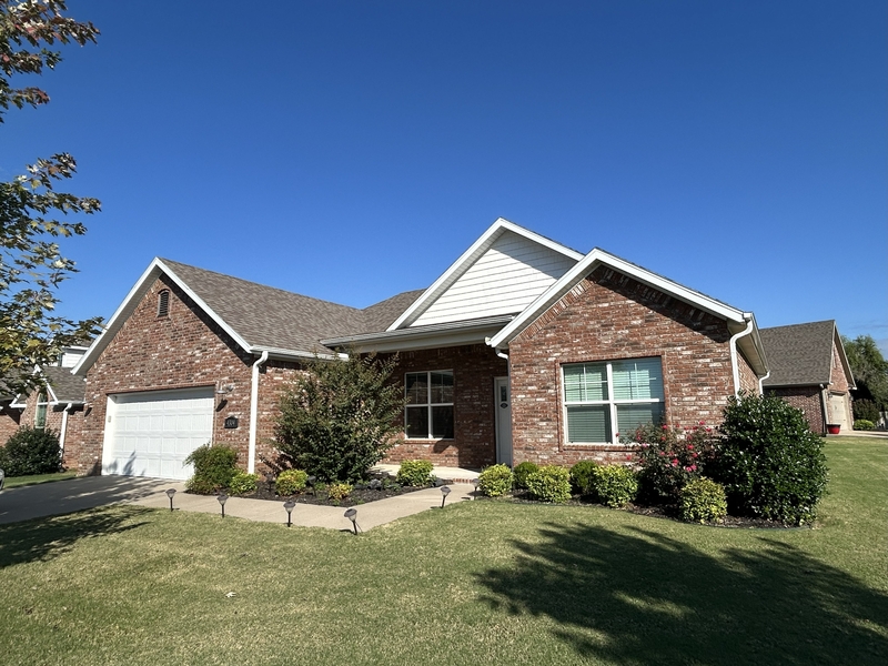 Bentonville House: 4304 Southwest Cornerstone Road