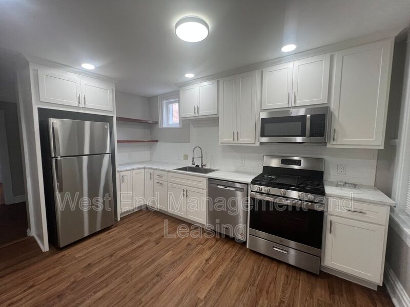 Richmond Heights Condo: 1018 Commadore Dr.