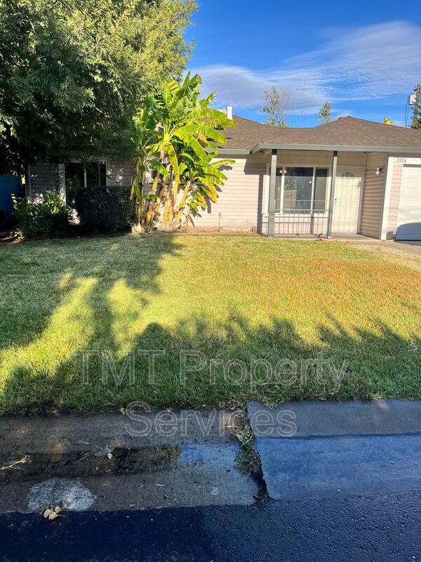 Sacramento House: 2124 Ethan Way