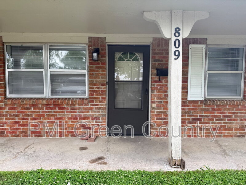 Pryor Condo: 809 Park St