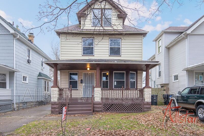Cleveland House: 2045 W 89 St
