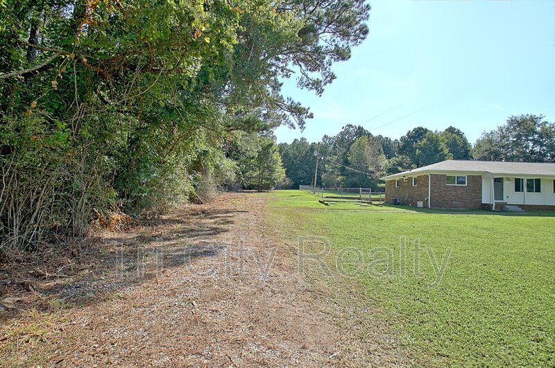 Brooks House: 208 Brooks Road