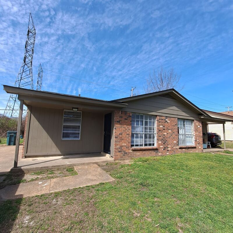 Memphis House: 3387 Barbwood Dr