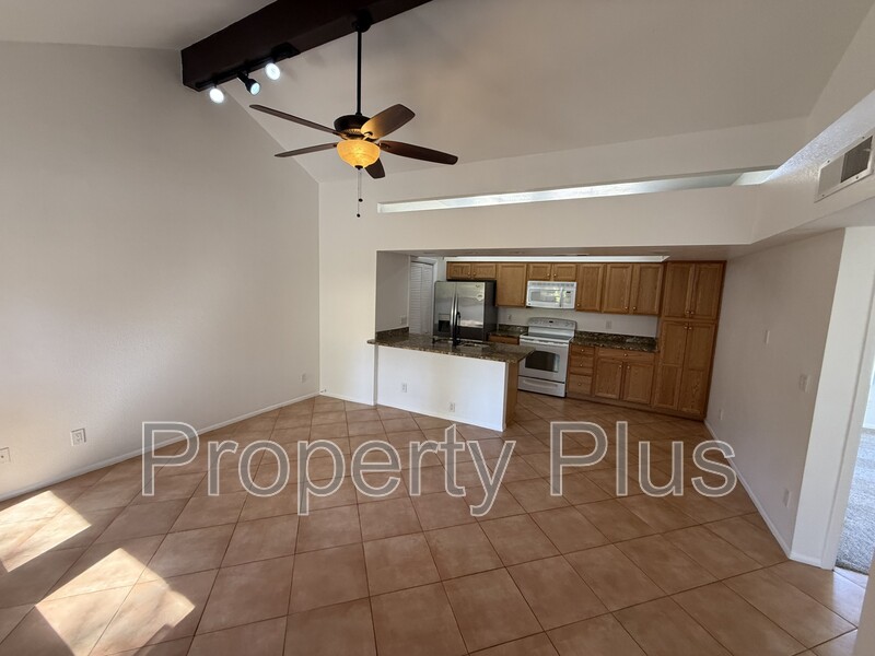 Mesa House: 1432 W Emerald Ave