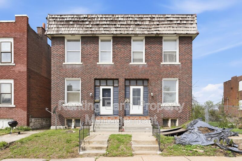 Saint Louis House: 3127 Clay Ave Side B
