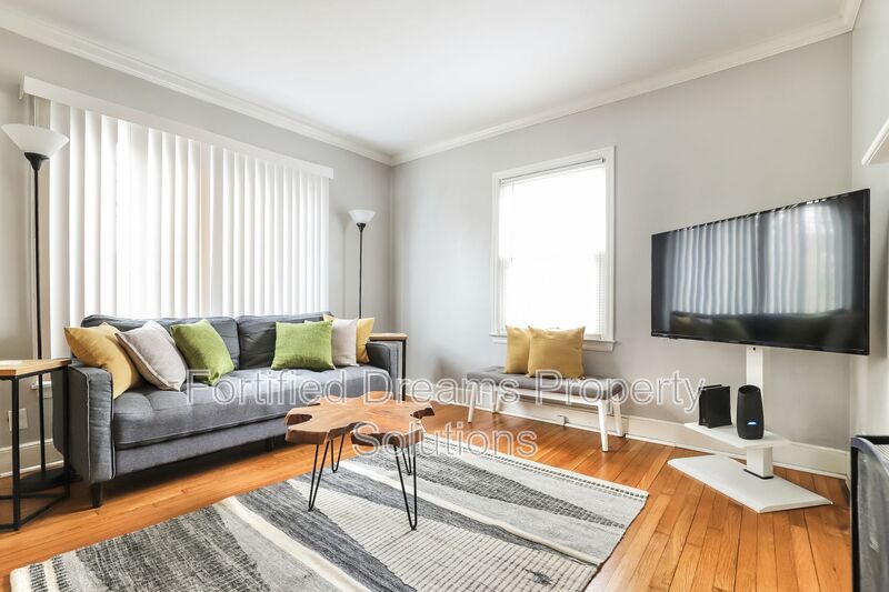 Greensboro House: 3021 Sourwood Rd