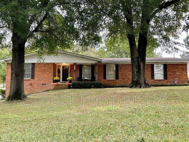Jonesboro House: 316 Marzee Ann Drive