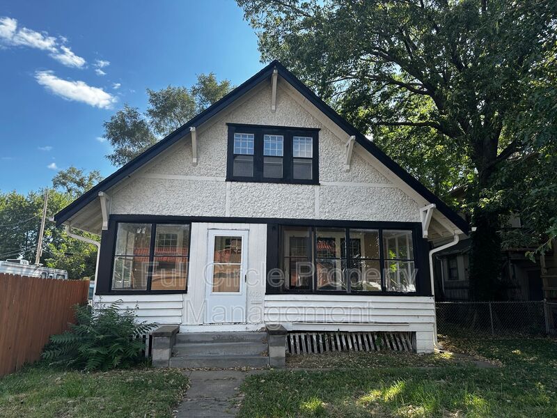 Omaha House: 6005 N 30th St