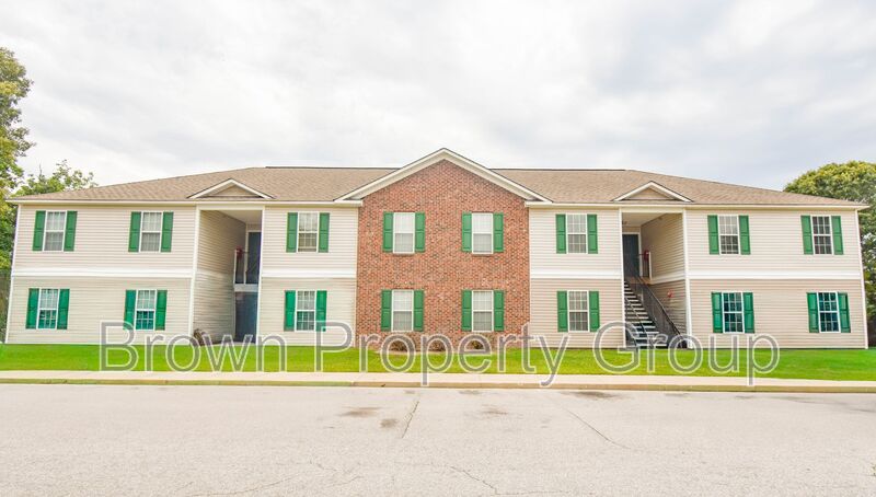 Fayetteville House: 3629-F Dornoch Dr