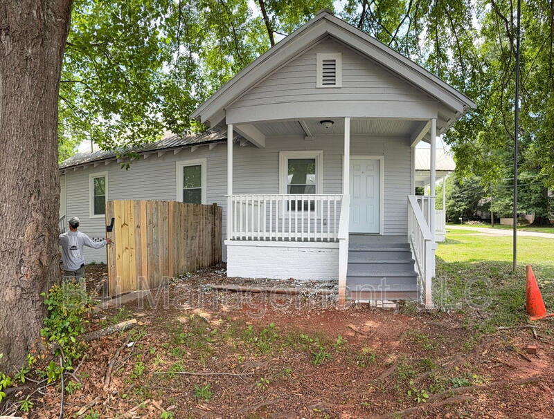 Griffin House: 422 Lakeview Street B