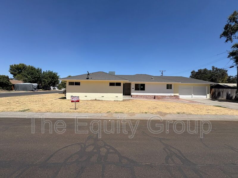 Visalia House: 1312 South Dollner St