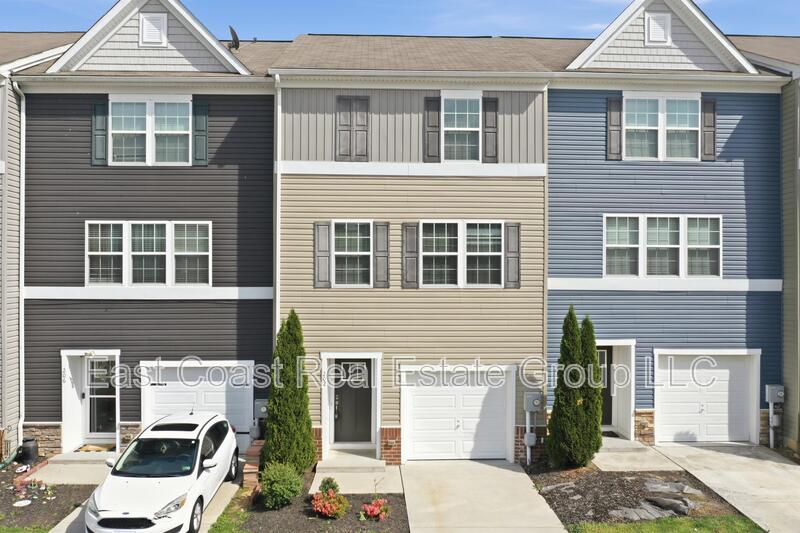 Martinsburg Townhome: 202 Magellan Dr.
