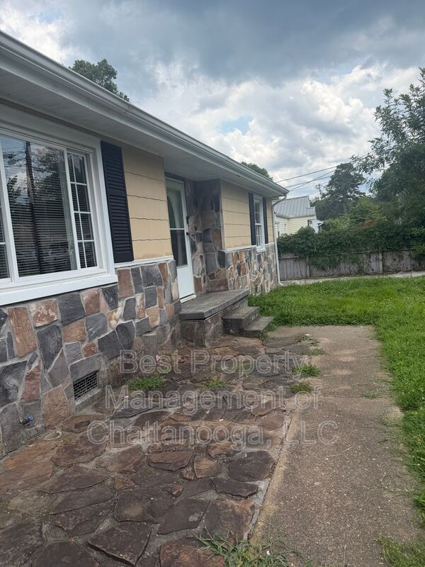 East Ridge House: 1602 Maxwell Road