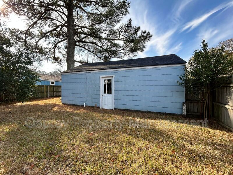 Welcome to this charming home in Portsmouth, VA. 