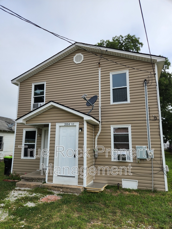 Ada House: 204 1/2 E 2nd