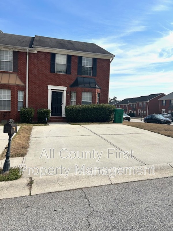 Lithonia House: 5636 Windfall Lane