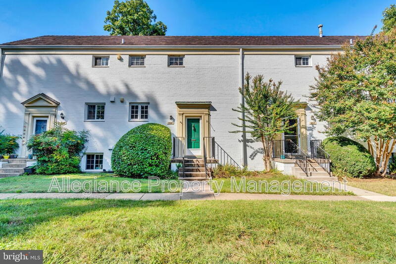 Alexandria House: 3316 Valley Drive