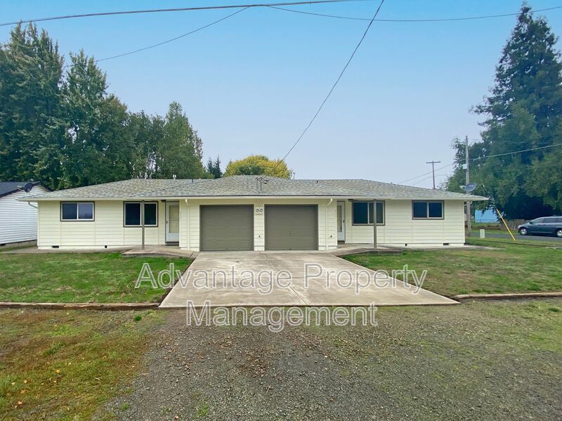 Halsey House: 411-413 E 3rd Street