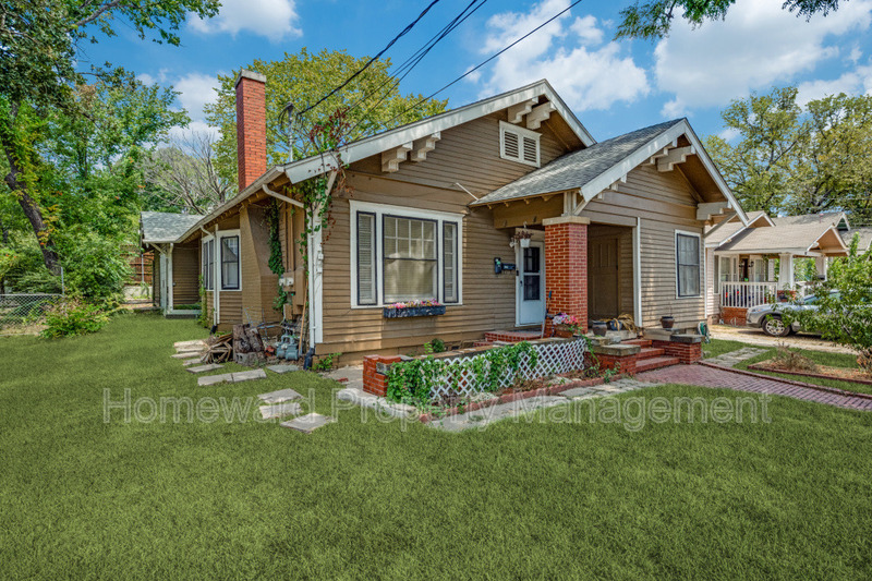 Denton Condo: 904 West Hickory Street - B