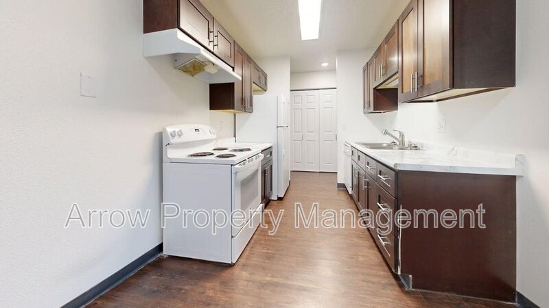Bismarck House: 215 E Arbor-103C