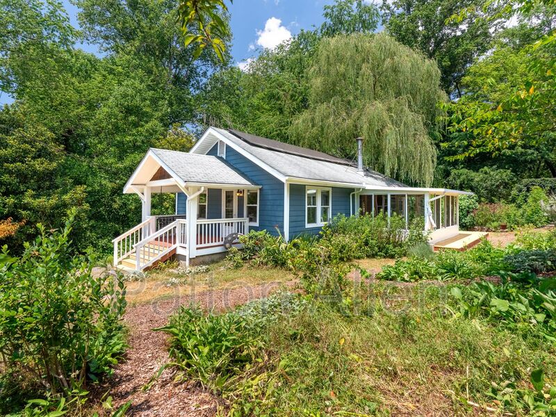 Asheville House: 83 5th Ave