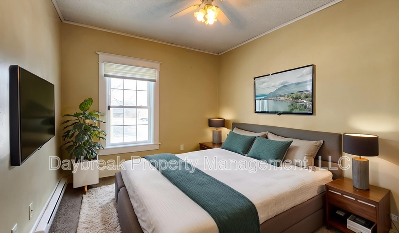 Fargo House: 1206 1st Avenue South - Upper