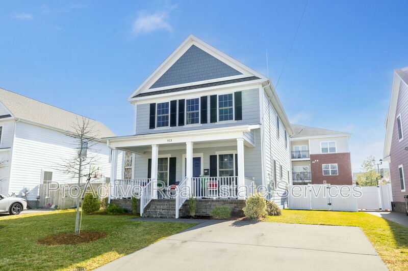 Norfolk House: 913 Joyce Street