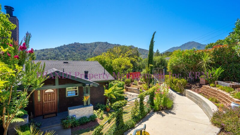Larkspur House: 3 Palm Ct
