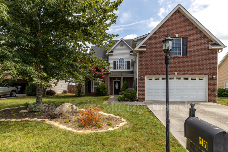 Knoxville House: 6451 Ridgewalk Lane