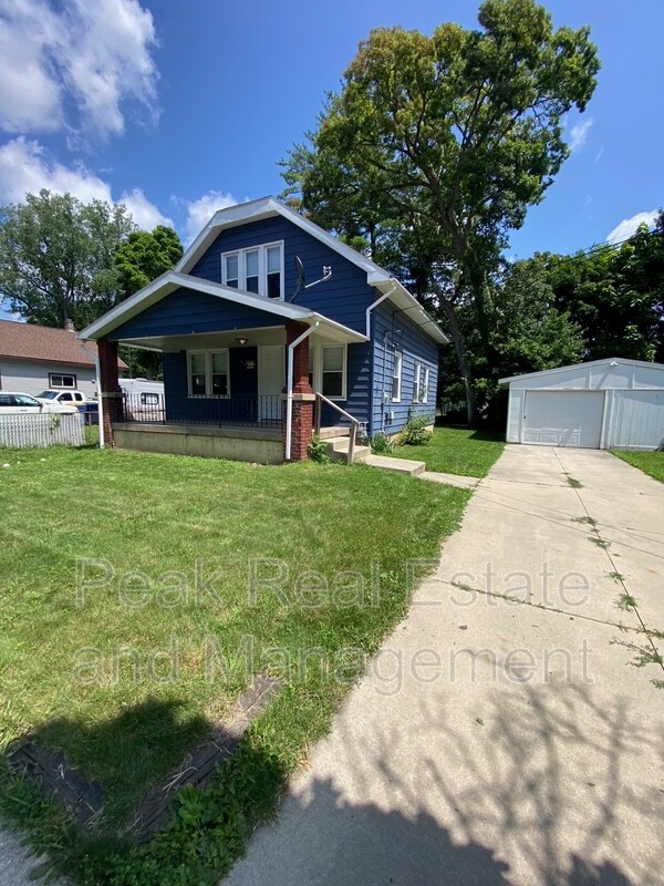 Grand Rapids House: 816 Kensington Ave SW