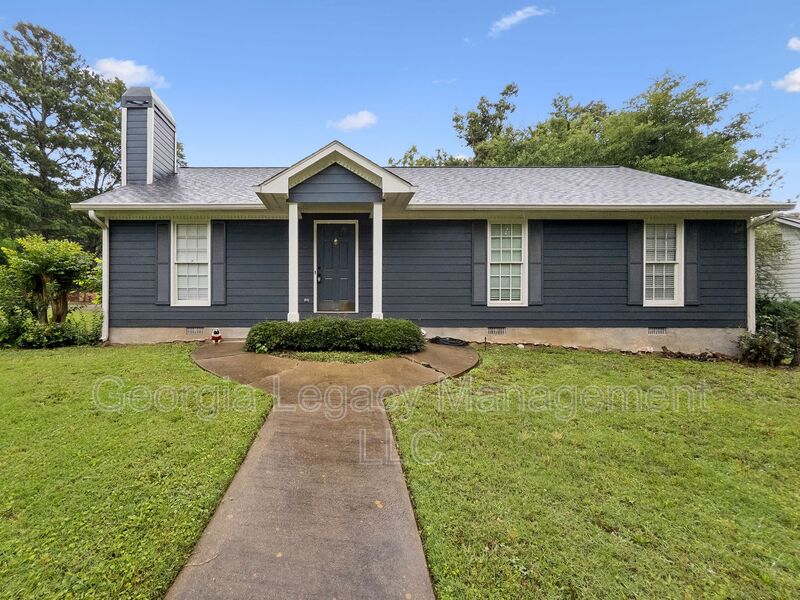 Athens House: 121 Winthrop Way