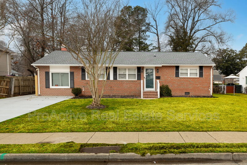 Hampton House: 122 Hidalgo Dr