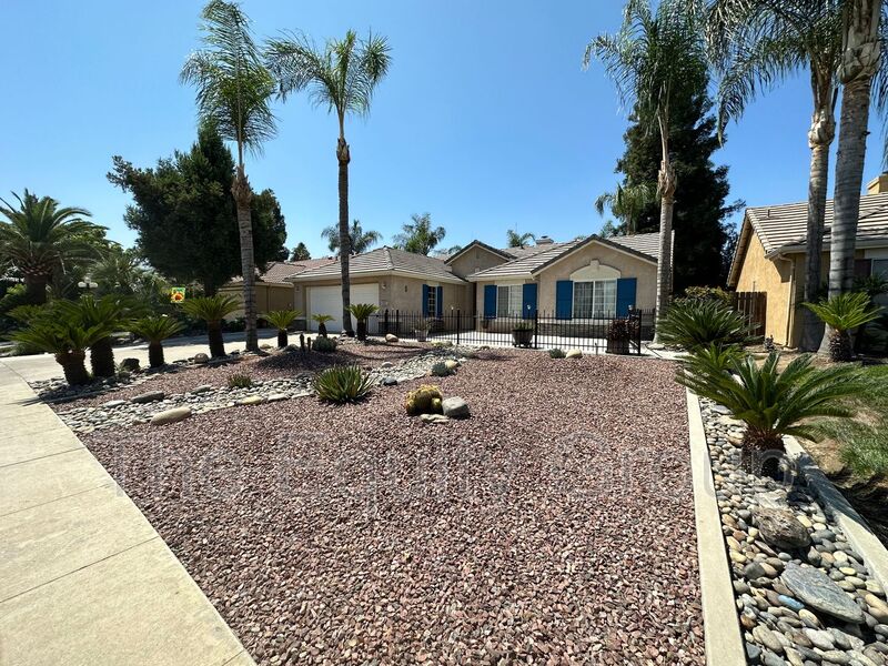 Visalia House: 2935 South Aspen St