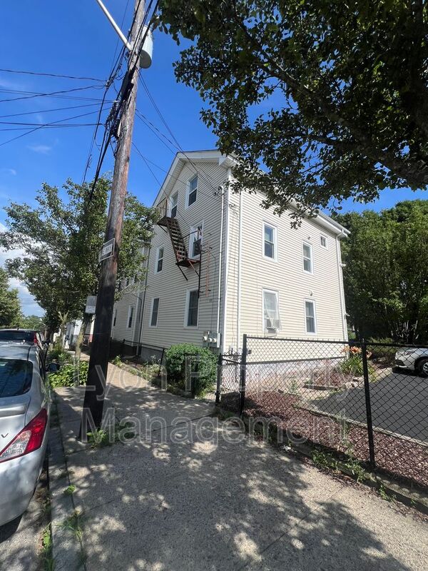 Providence Condo: 49 Trenton St