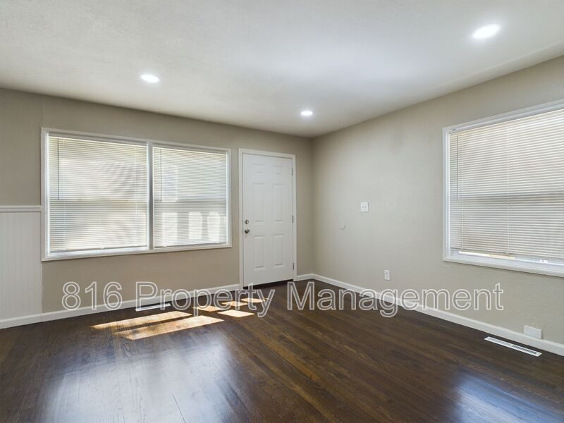 Kansas City House: 4535 Lister Ave