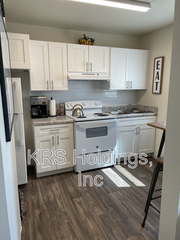 PETERSBURG Condo: 1121 Stainback St.
