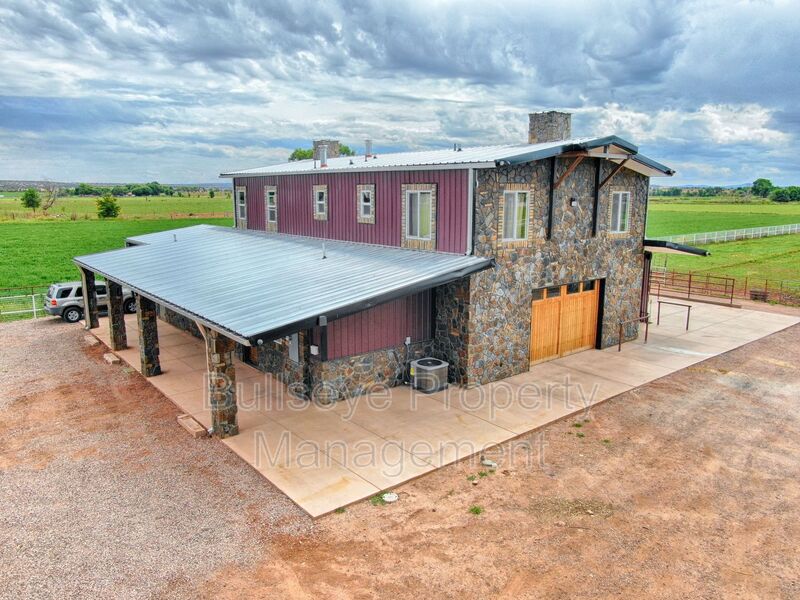 Snowflake House: 371 E. 1/2 St. North