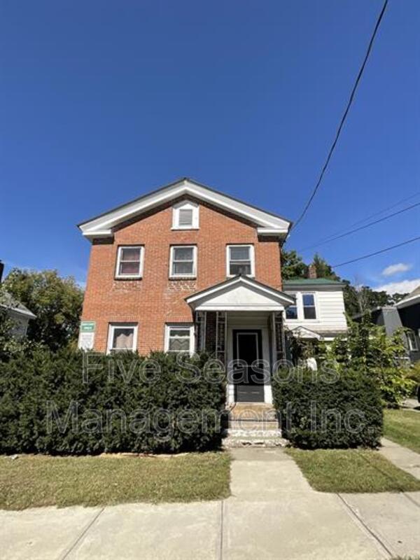 Burlington House: 406.5 North St